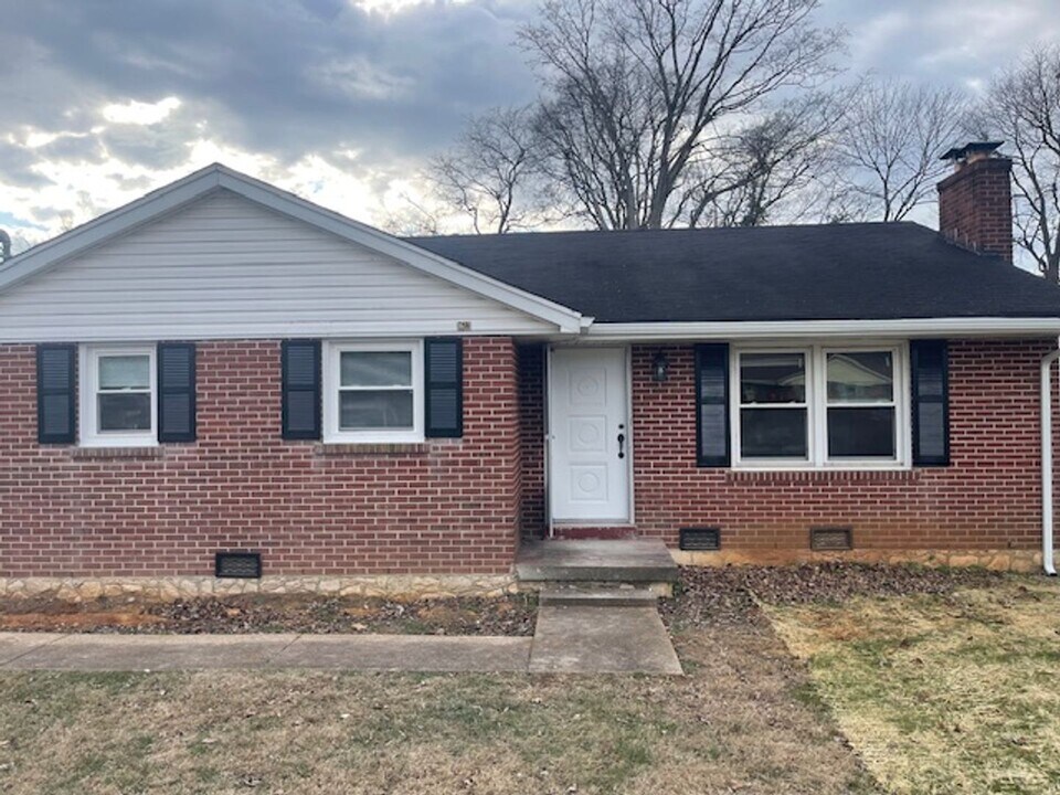 1613 Benson Ave in Bowling Green, KY - Building Photo