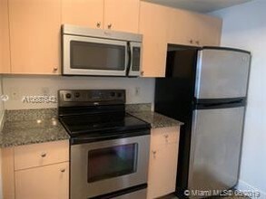 2557 Centergate Dr-Unit -Apt 104 in Miramar, FL - Building Photo - Building Photo