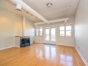 2750 N Wayne Ave, Unit J in Chicago, IL - Building Photo - Building Photo