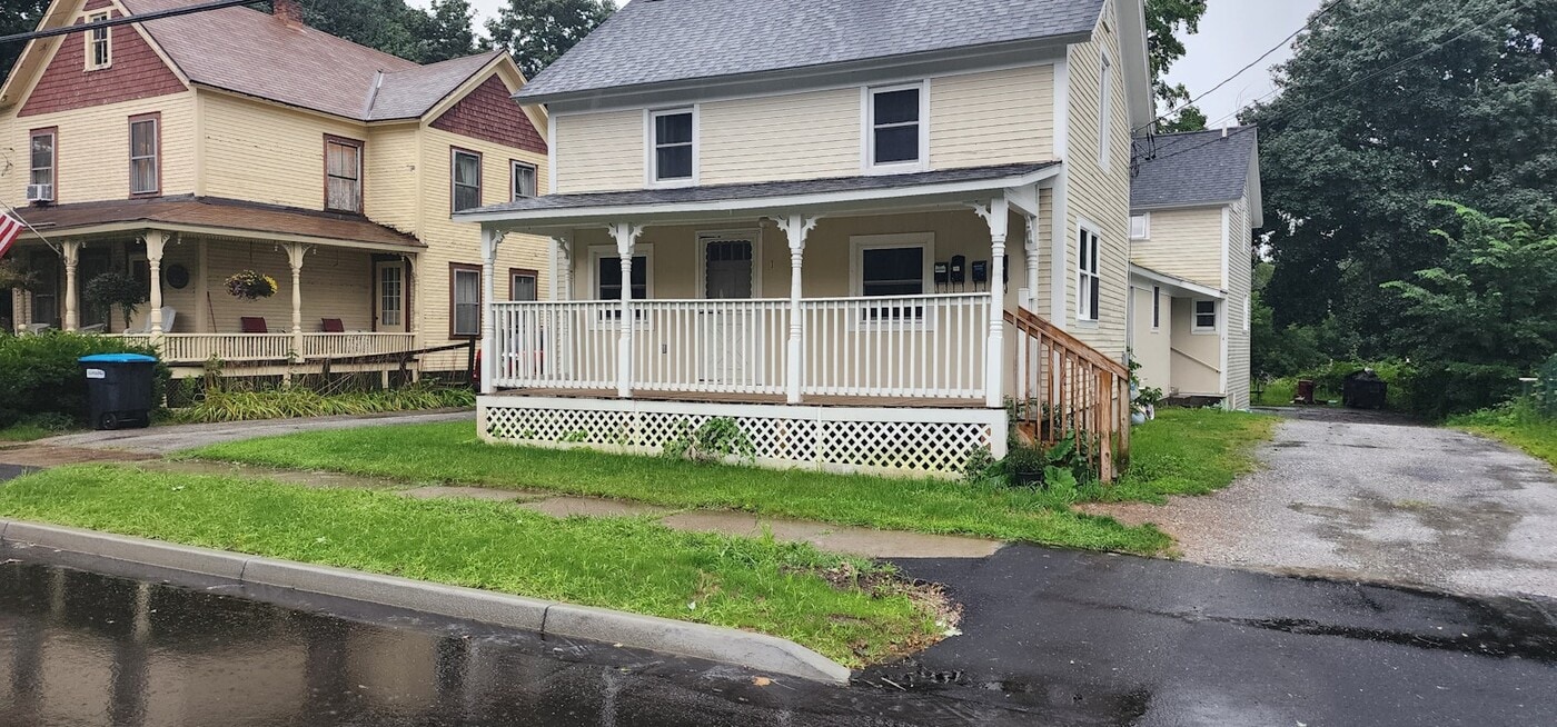 54 Terrill St in Rutland, VT - Building Photo