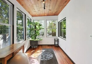 1165 Cherokee in Topanga, CA - Foto de edificio - Building Photo