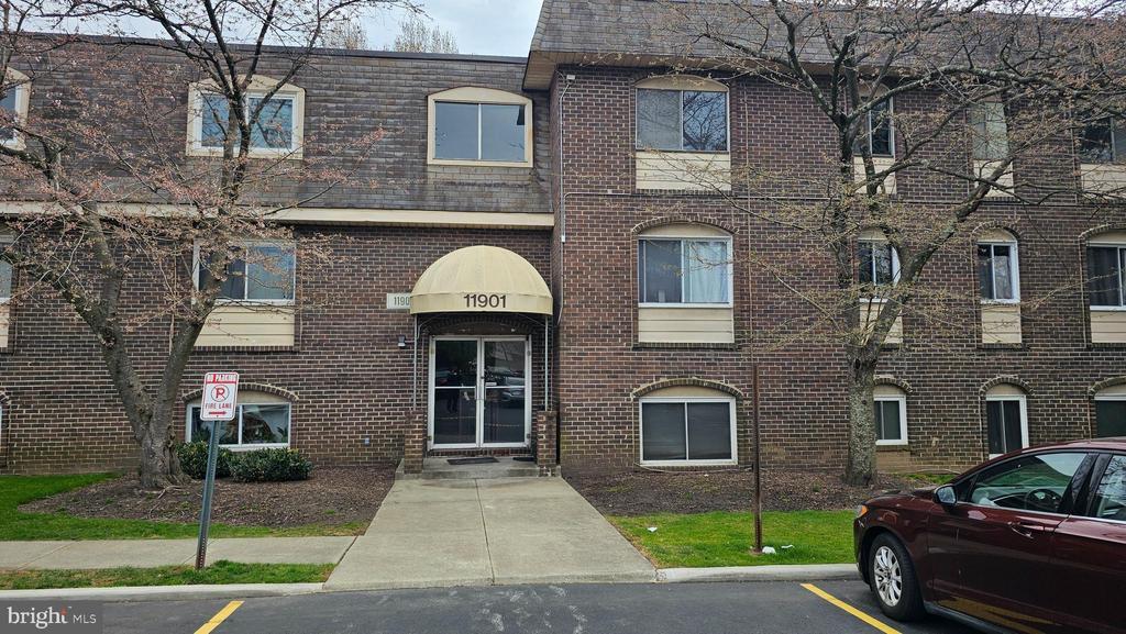 11901K Tarragon Rd in Reisterstown, MD - Foto de edificio