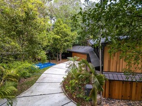 6525 SW 133rd Dr in Pinecrest, FL - Building Photo - Building Photo