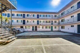 1008 E 23rd St in Oakland, CA - Foto de edificio - Building Photo