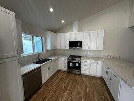 15950 Cohasset St in Los Angeles, CA - Building Photo