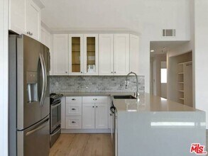 10560 Santa Monica Blvd-Unit -7 in Los Angeles, CA - Building Photo - Building Photo
