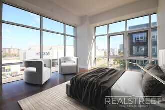 LUXURY 3 BR 2 Bath in Queens! in Queens, NY - Building Photo - Building Photo