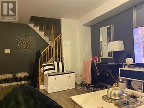 8291 Tulip Tree Dr in Niagara Falls, ON - Building Photo - Building Photo