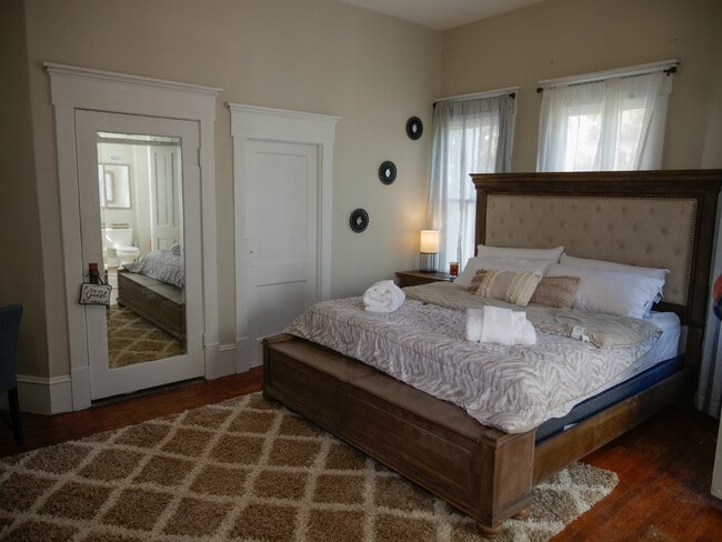 115 W 36th St, Unit 1 Bedroom 1 Bath in Savannah, GA - Foto de edificio - Building Photo