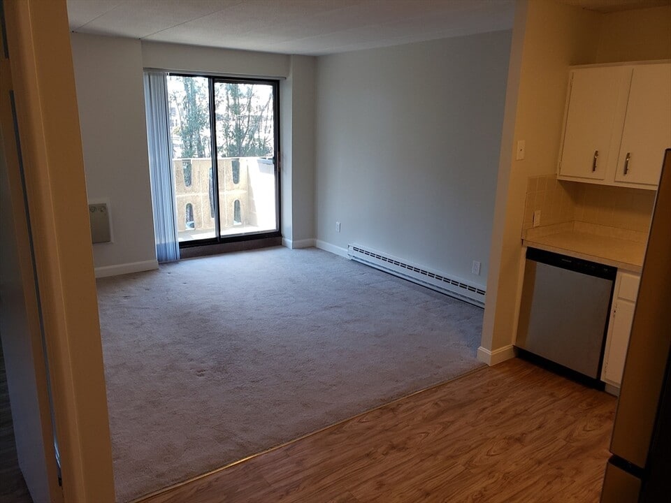 10 Main St-Unit -103 in Framingham, MA - Building Photo