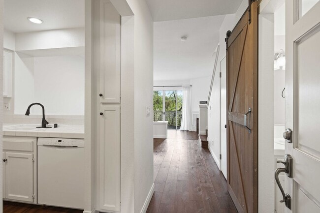 24518 McBean Pkwy in Santa Clarita, CA - Building Photo - Building Photo