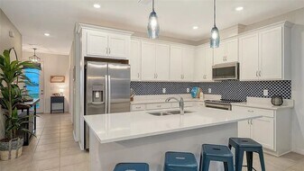7448 Cabin Ln in Sarasota, FL - Building Photo