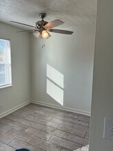 6103 Julie Kays Way, Unit 3 in Louisville, KY - Foto de edificio - Building Photo