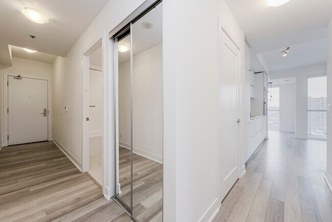 318-1318 Richmond St W in Toronto, ON - Building Photo - Building Photo