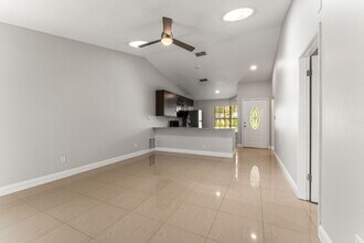 921 Pine St in Oviedo, FL - Building Photo - Building Photo