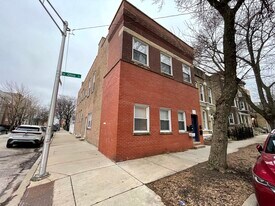 2333 W Ohio St in Chicago, IL - Building Photo