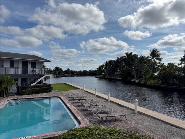 property at 1818 E Oakland Park Blvd