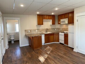 647 N Morton St, Unit Studio in Newberg, OR - Foto de edificio - Building Photo