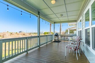 12828 E Conquistador Dr in Galveston, TX - Building Photo - Building Photo