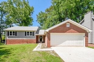 1738 Pierce Arrow Pkwy in Tucker, GA - Building Photo