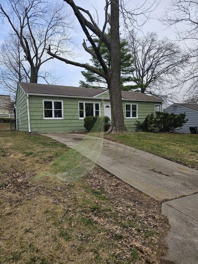302 N Peck Dr in Independence, MO - Building Photo - Building Photo