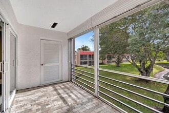 2900 Fiore Way, Unit 203 in Delray Beach, FL - Foto de edificio - Building Photo