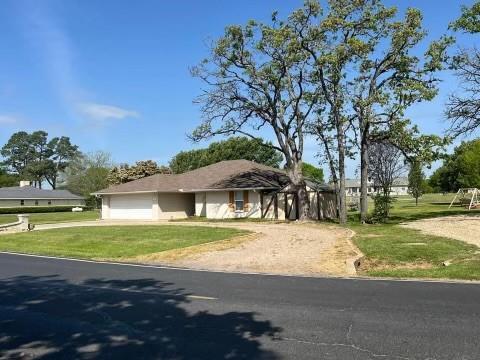 824 W Kiowa Dr in Gainesville, TX - Foto de edificio