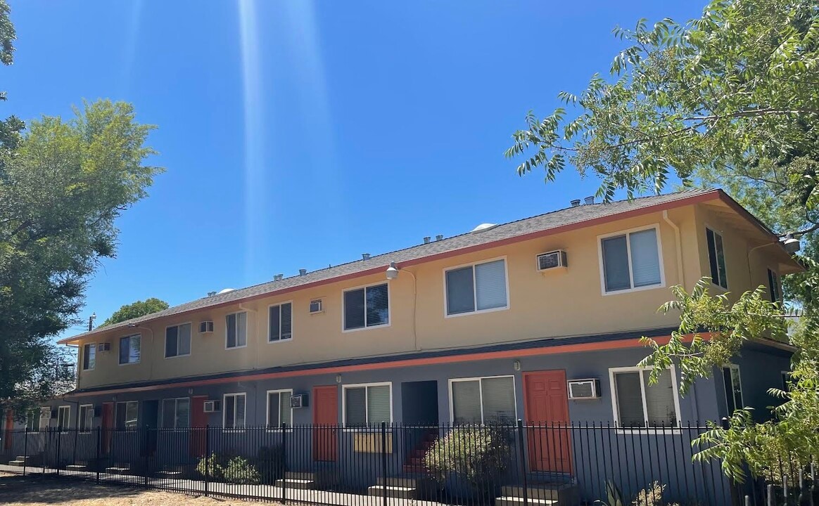 3110 W St in Sacramento, CA - Building Photo