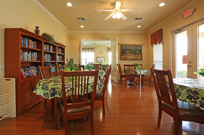 Parkway Senior Apartments in Pasadena, TX - Building Photo - Interior Photo