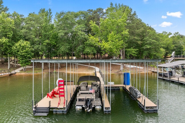 575 Early Dr in Hartwell, GA - Building Photo - Building Photo