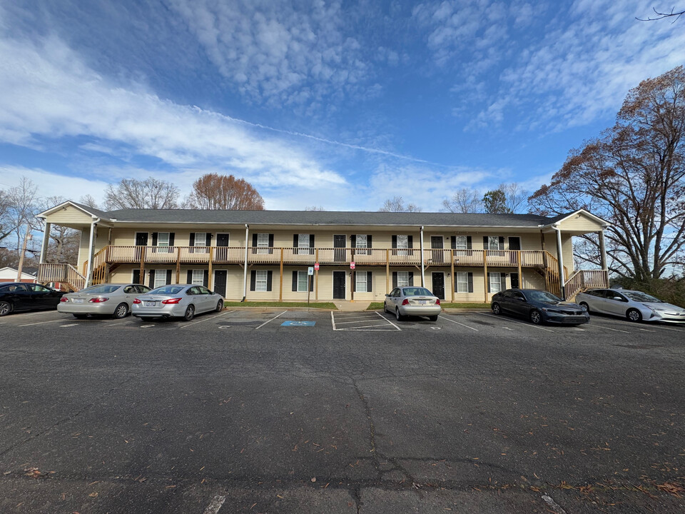 320 Hamilton Dr NE in Concord, NC - Building Photo