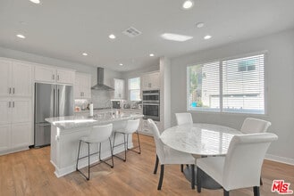 629 Daniel Freeman Cir in Inglewood, CA - Building Photo - Building Photo