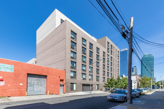 44-72 11th St in Long Island City, NY - Building Photo - Building Photo