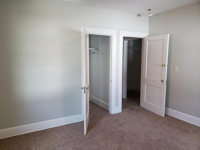 274 Park Rd, Unit 2e in West Hartford, CT - Foto de edificio - Building Photo