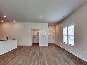 303 Squire Pope Rd in Hilton Head Island, SC - Building Photo - Building Photo