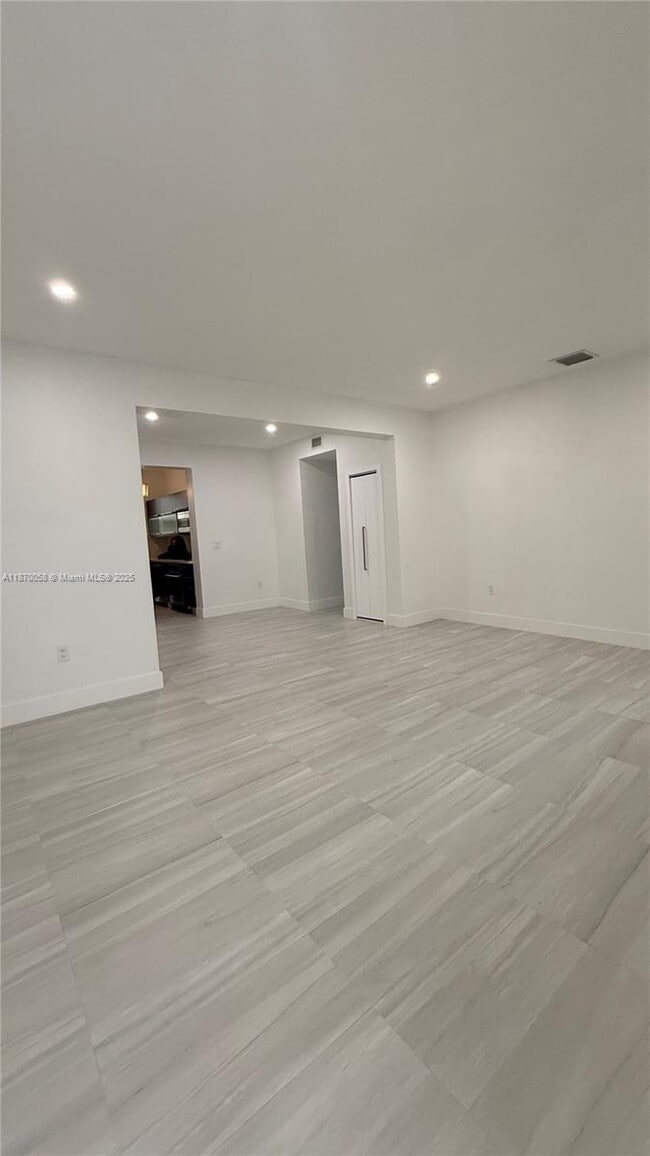 2031 Meridian Ave in Miami Beach, FL - Building Photo - Building Photo