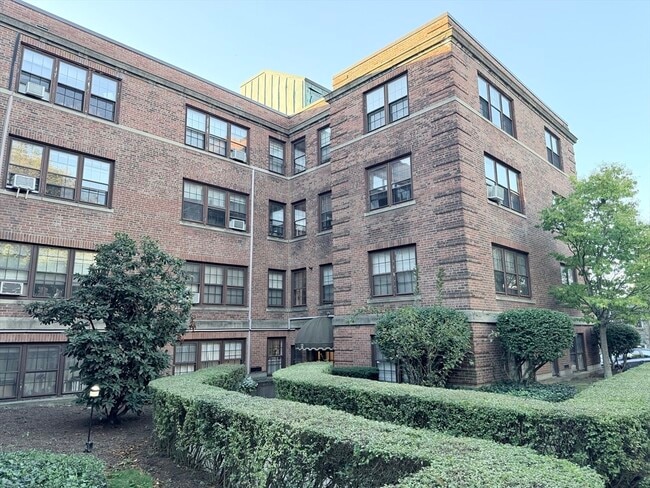 17 Kilsyth Rd, Unit #1 in Brookline, MA - Building Photo - Building Photo