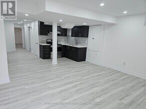 30 Bucksaw St in Brampton, ON - Building Photo - Building Photo