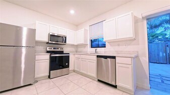 1232 NE 5th Ct in Florida City, FL - Building Photo
