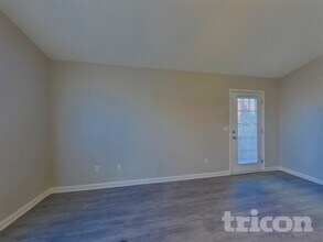 255 Legend Oaks Dr in Columbia, SC - Foto de edificio - Building Photo