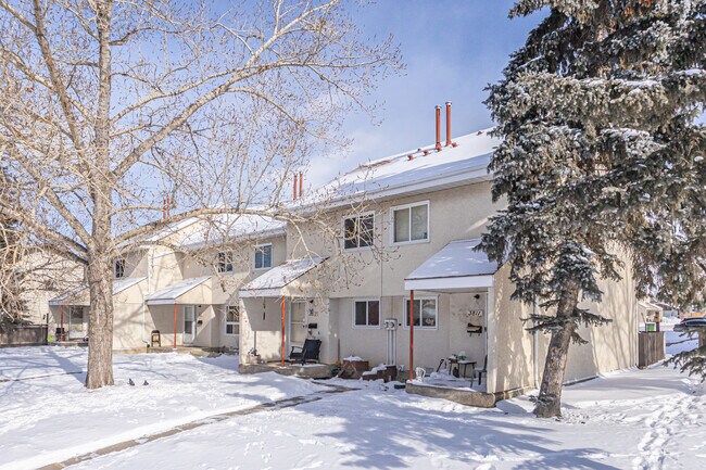 Hillview IV in Edmonton, AB - Building Photo - Primary Photo