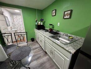 411 W Pearce St in Baytown, TX - Building Photo - Building Photo