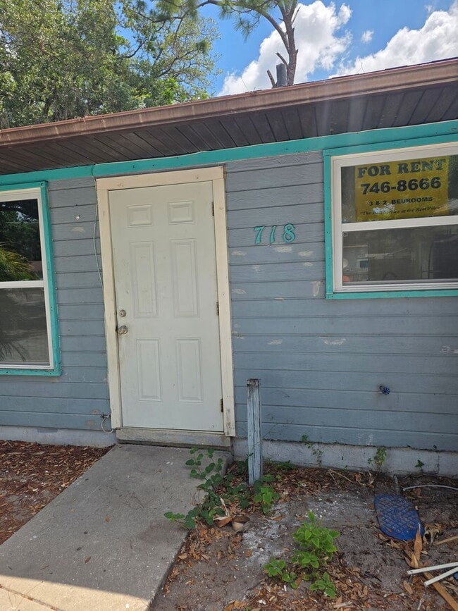 property at 718 26th Ave E