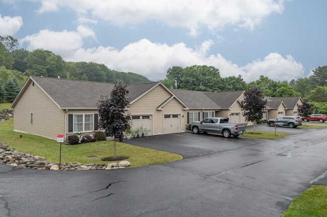 Brookfield Town Homes in Hamburg, NY - Building Photo - Building Photo