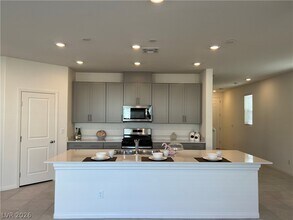 8142 Desert Cassia Ave in Las Vegas, NV - Building Photo - Building Photo