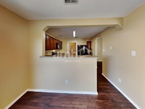 9247 Pacific Maple in San Antonio, TX - Foto de edificio - Building Photo