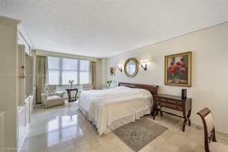 9801 Collins Ave, Unit 19H in Bal Harbour, FL - Building Photo - Building Photo