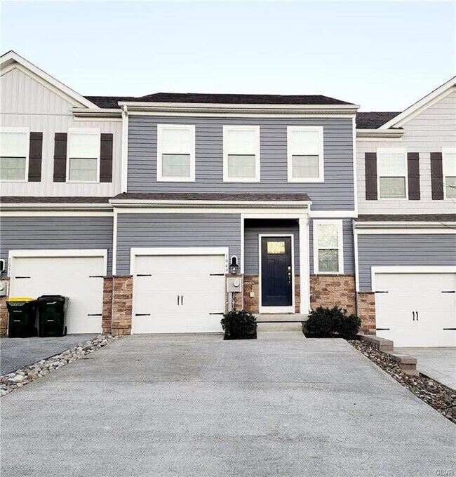 1039 Turnstone Dr in Fogelsville, PA - Building Photo - Building Photo