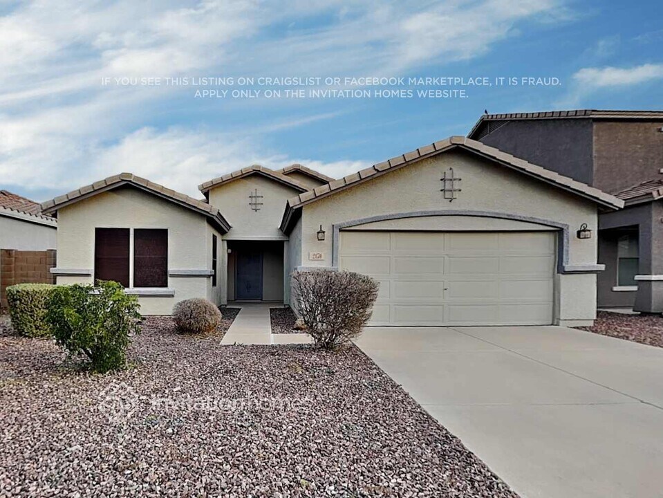 2170 W Agrarian Hills Dr in San Tan Valley, AZ - Foto de edificio