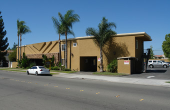 Lexington Pines Apartments in San Diego, CA - Building Photo - Building Photo